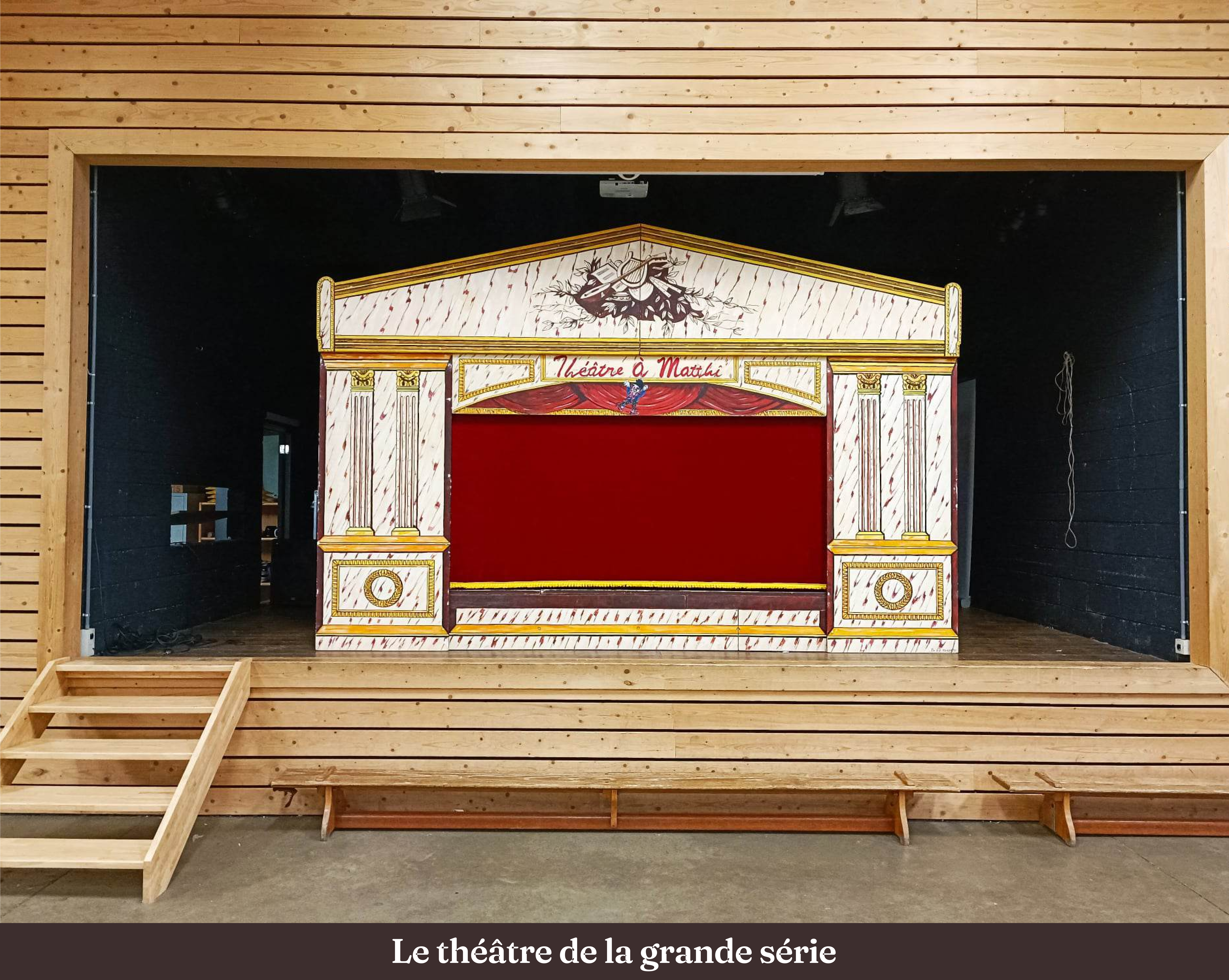 Photographie du castelet de la grande série (Photo: Théâtre à Matthî)