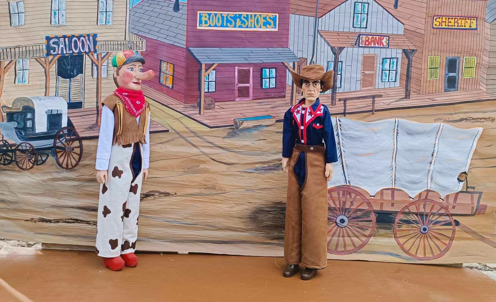 Photographie des deux personnages principaux provenant du spectacle Voyage au far west