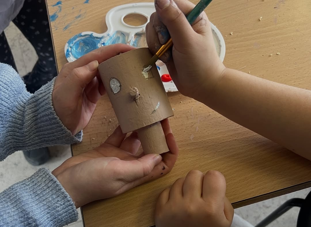 Aperçu du visage d'une marionnette en cours de confection.