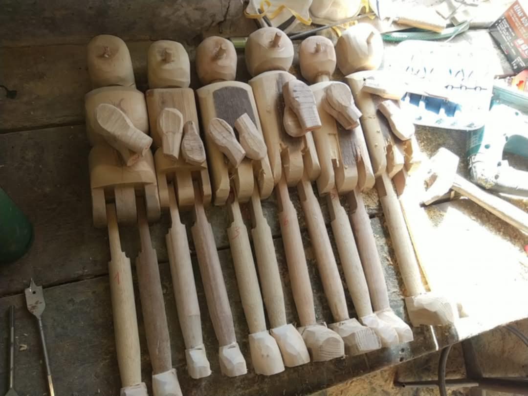 Aperçu du visage d'une marionnette en cours de confection.