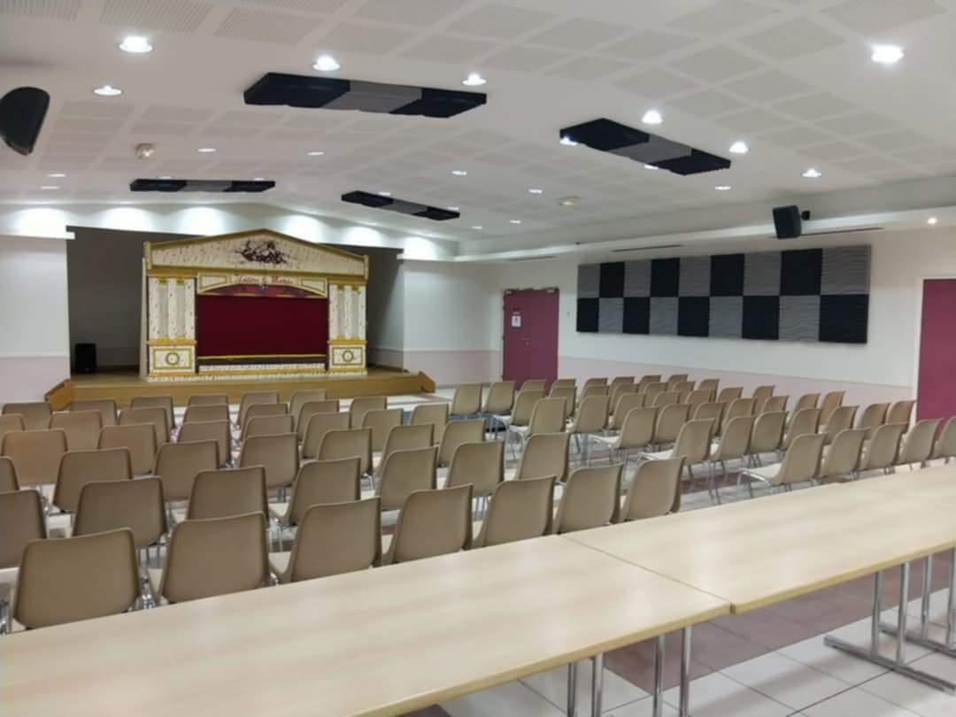 Aperçu du castelet installé en salle de spectacle